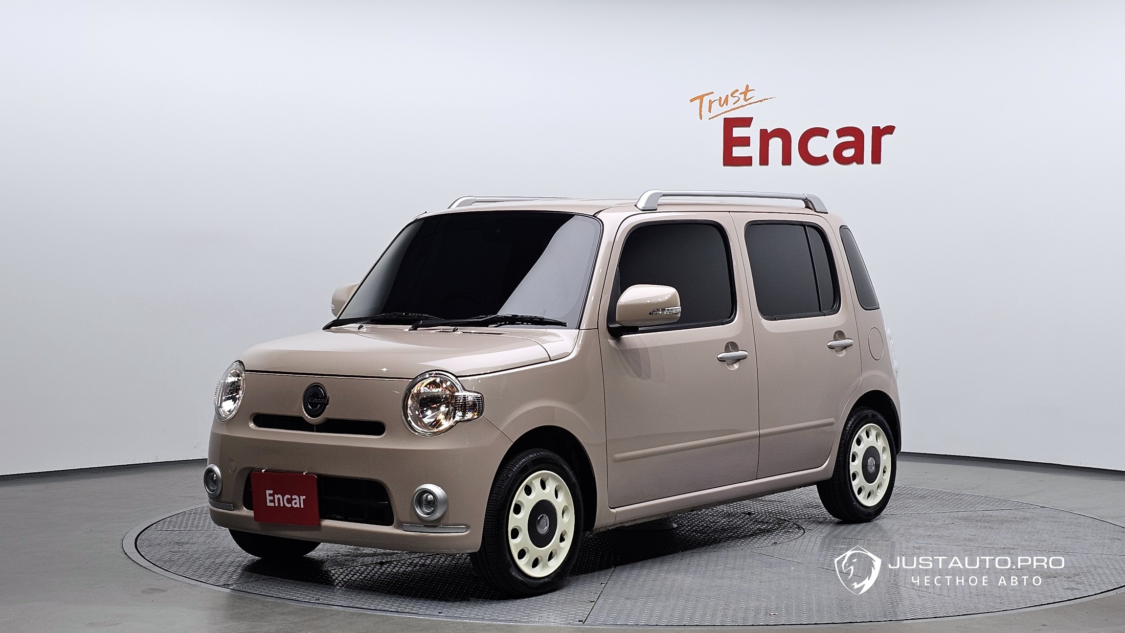 Автомобиль Daihatsu Mira