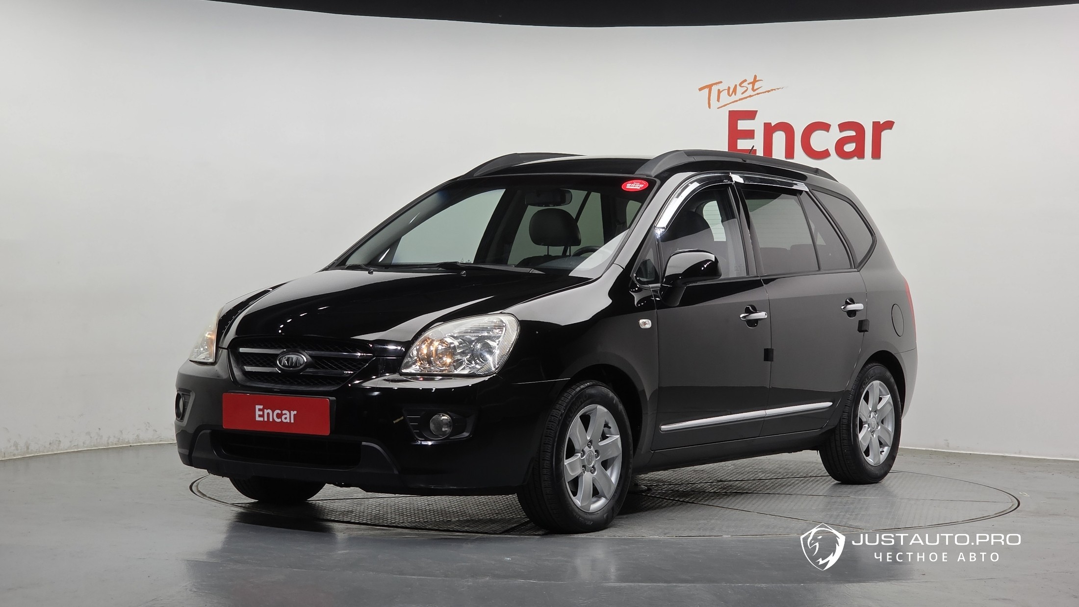 Автомобиль Kia Carens