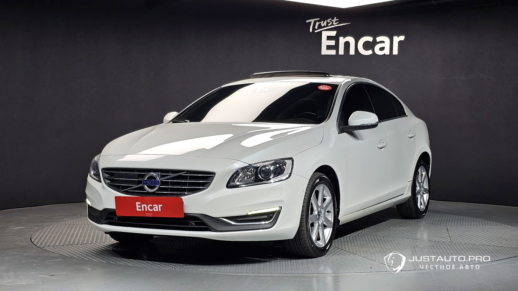Автомобиль Volvo S60