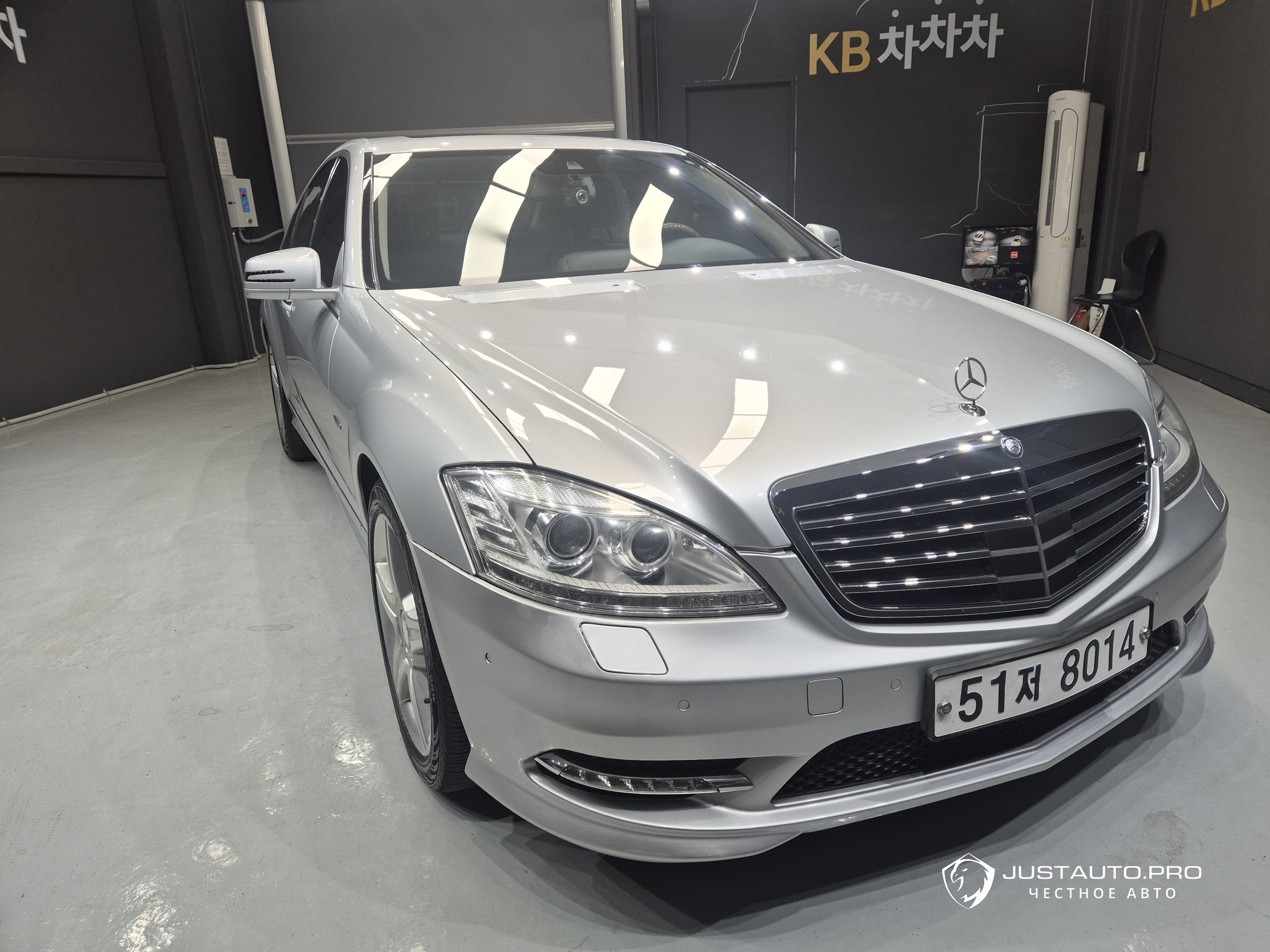 Автомобиль Mercedes-Benz S-Class