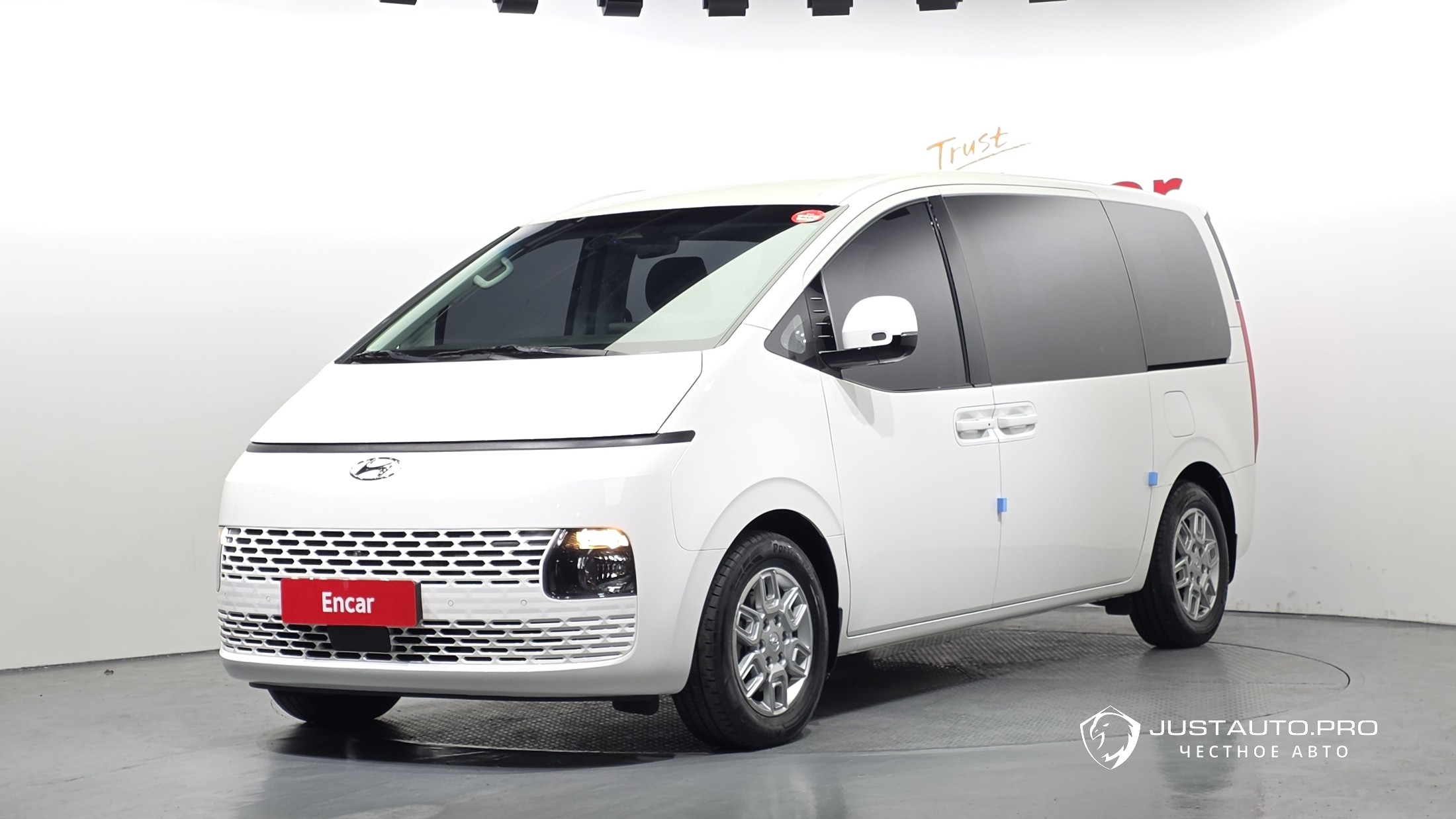 Автомобиль Hyundai Staria