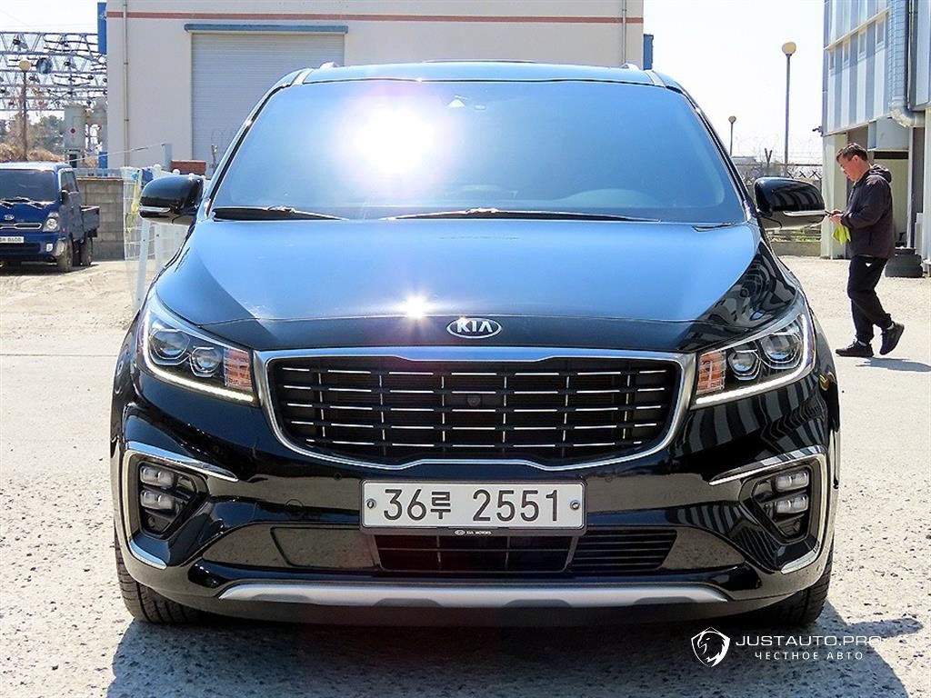 Автомобиль Kia Canival