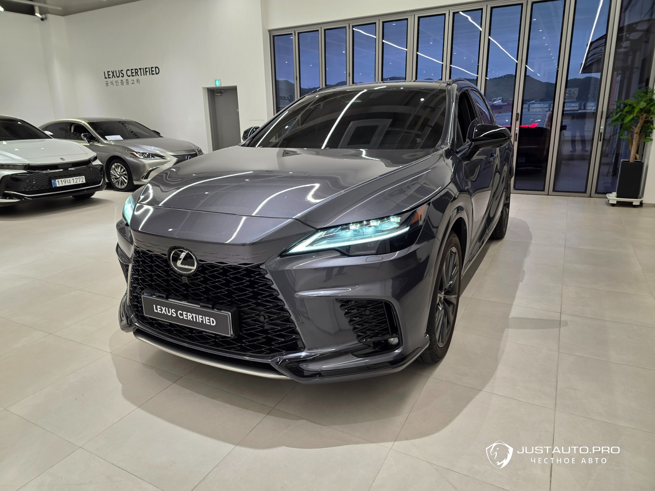 Автомобиль Lexus RX
