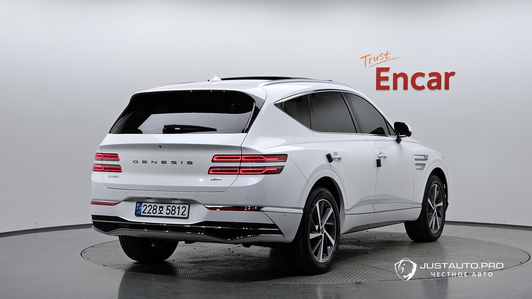 Автомобиль Genesis GV80