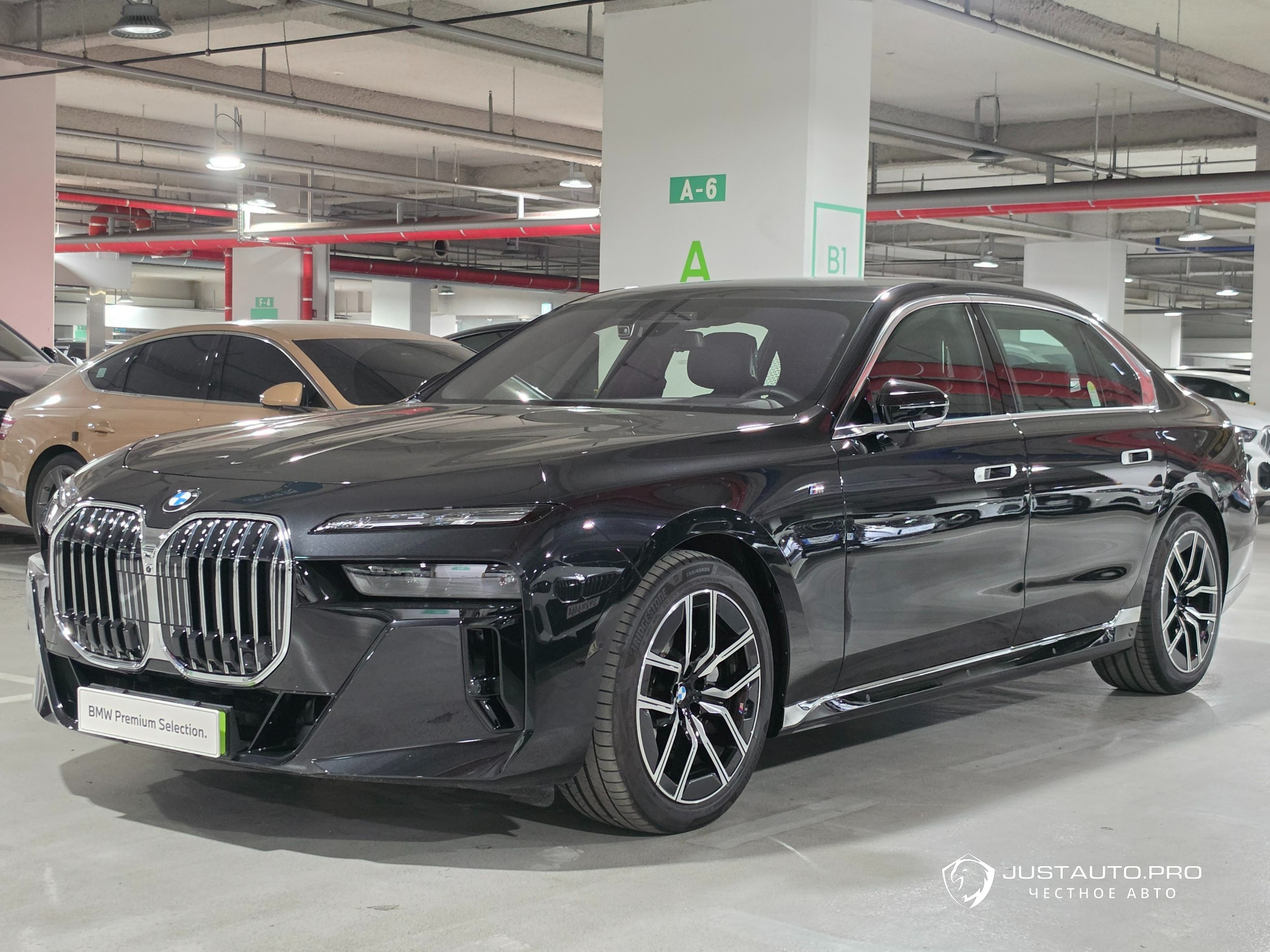 Автомобиль BMW 7-Series