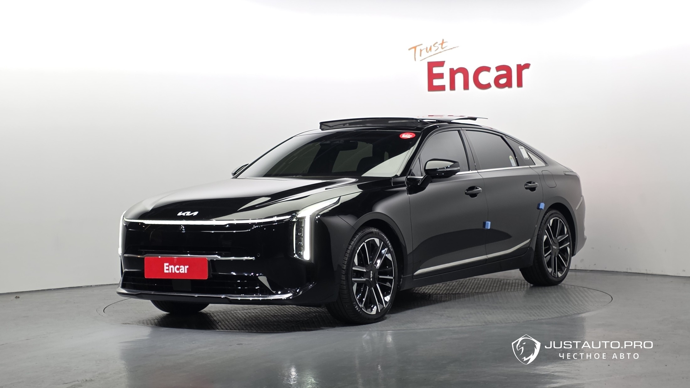 Автомобиль Kia K8
