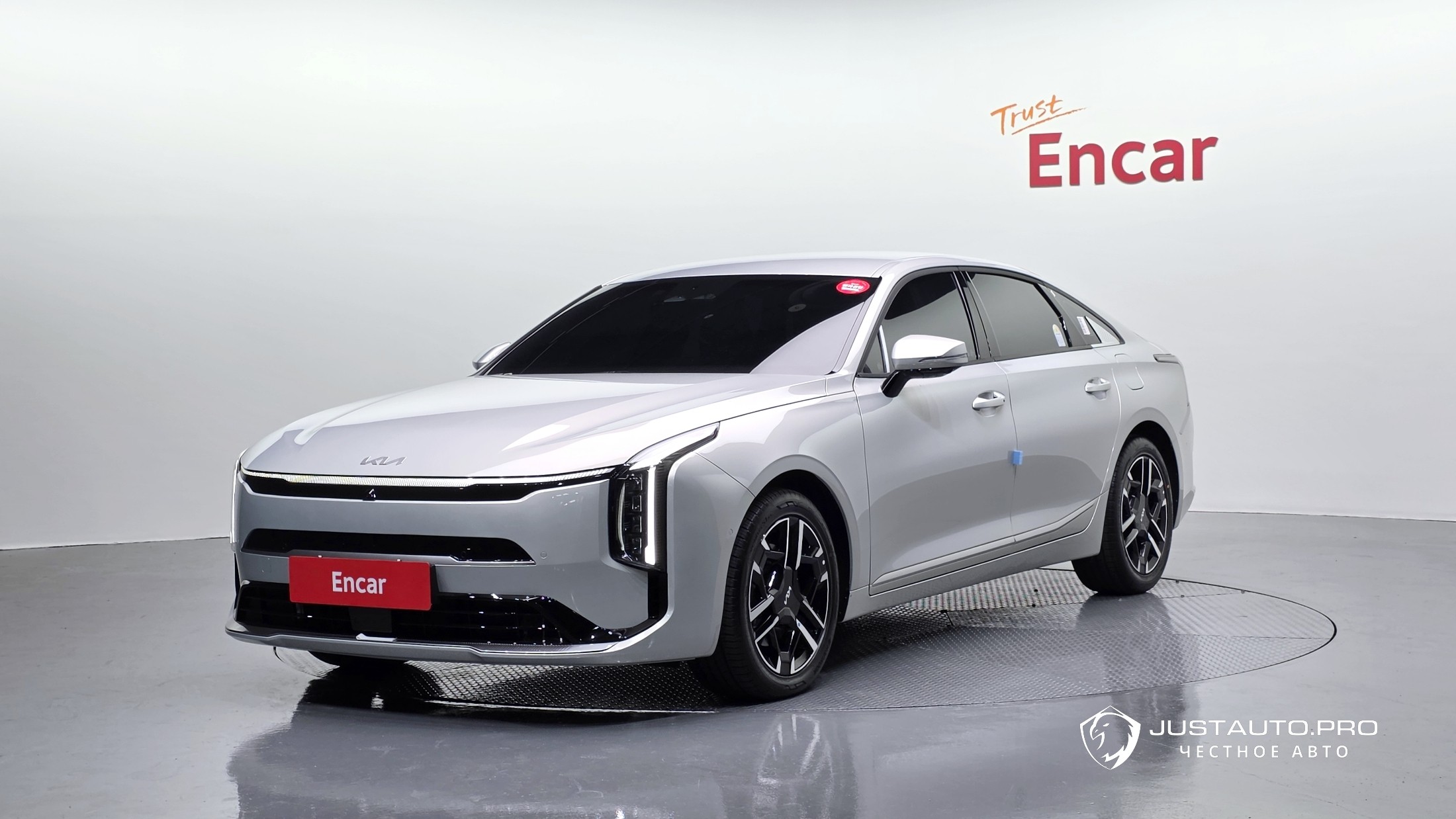 Автомобиль Kia K8