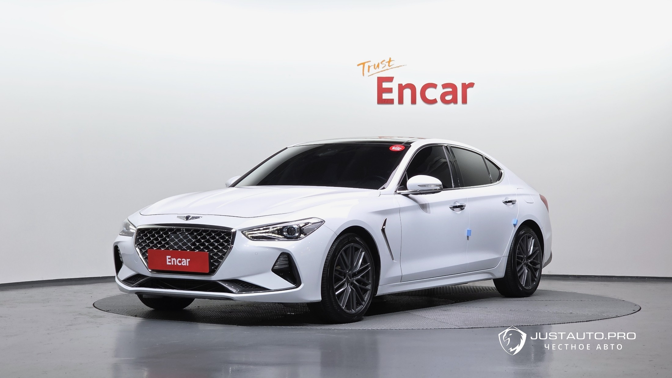 Автомобиль Genesis G70