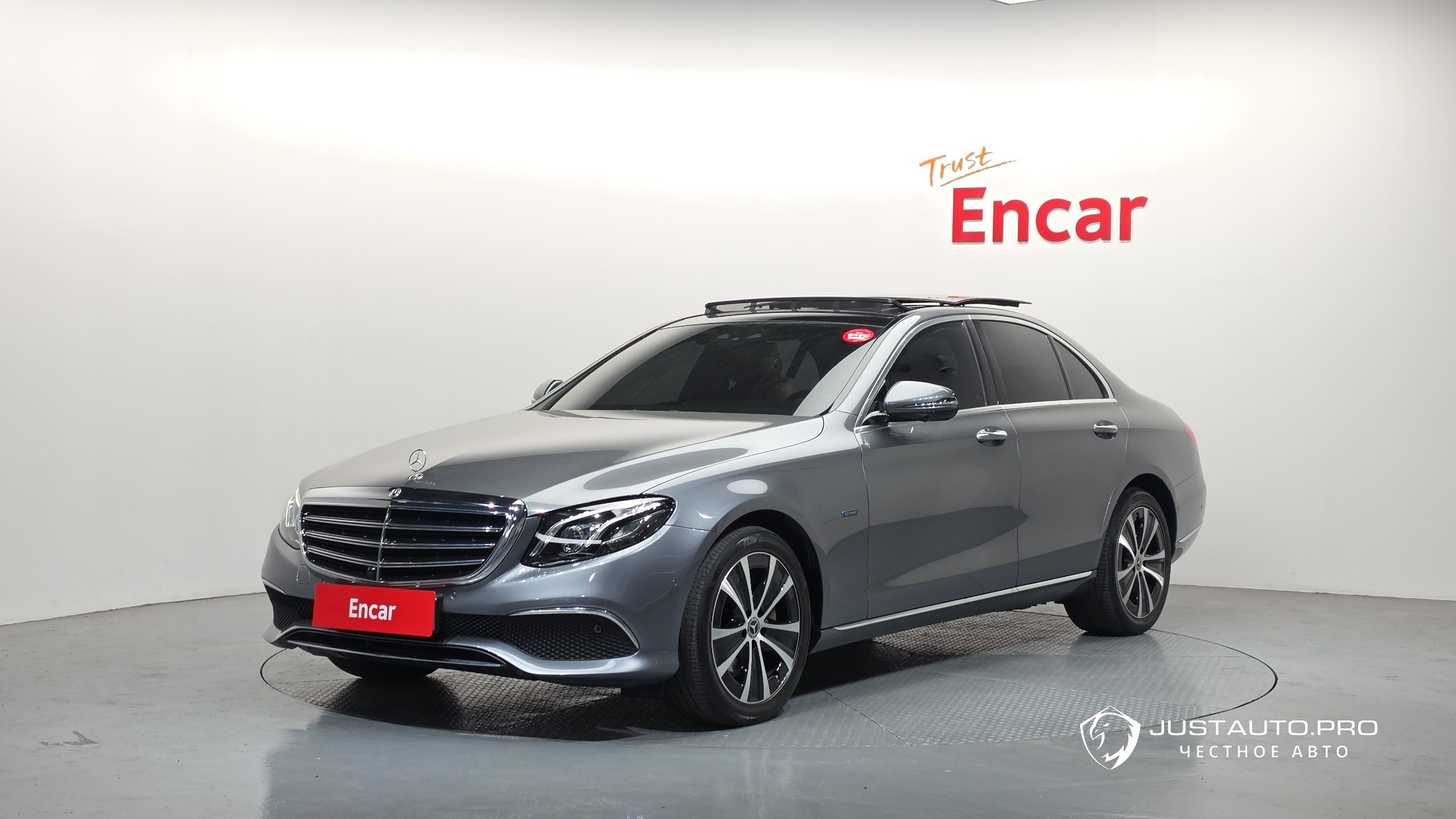 Автомобиль Mercedes-Benz E-Class