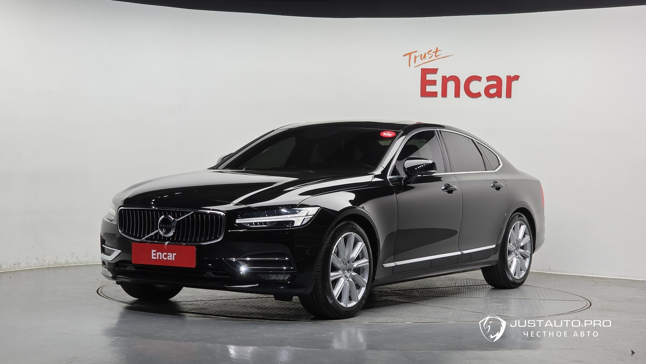 Автомобиль Volvo S90
