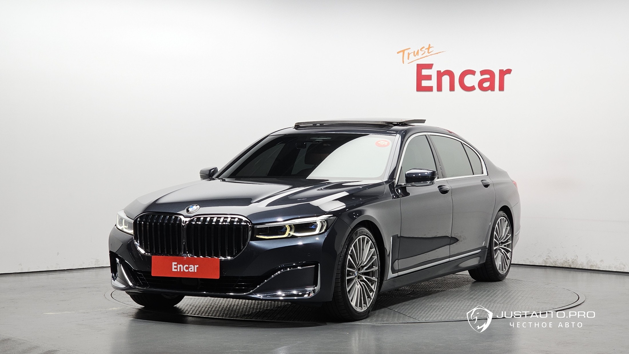 Автомобиль BMW 7-Series