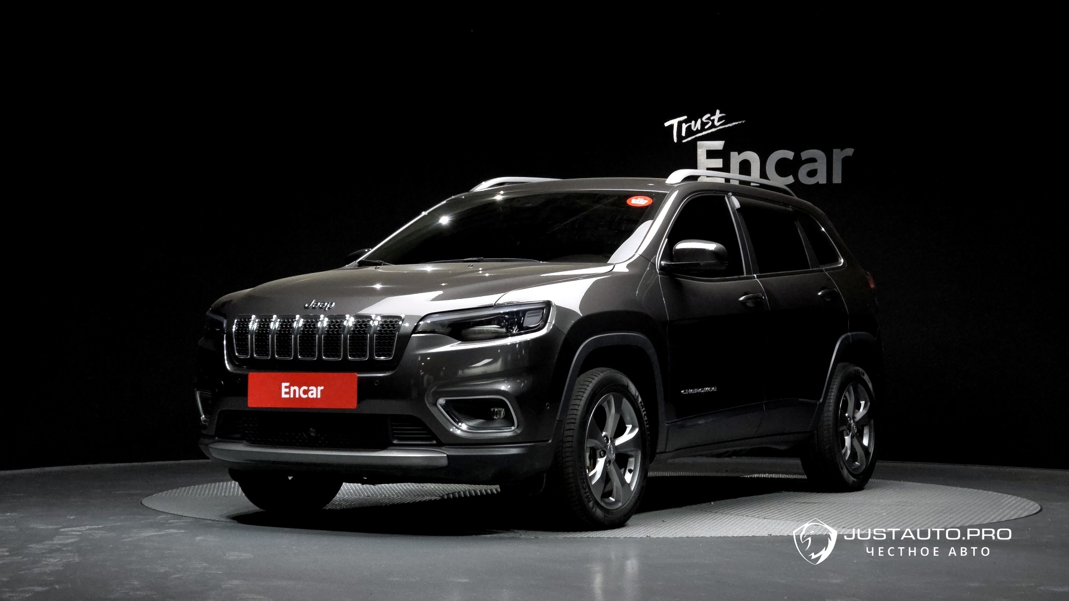 Автомобиль Jeep Cherokee