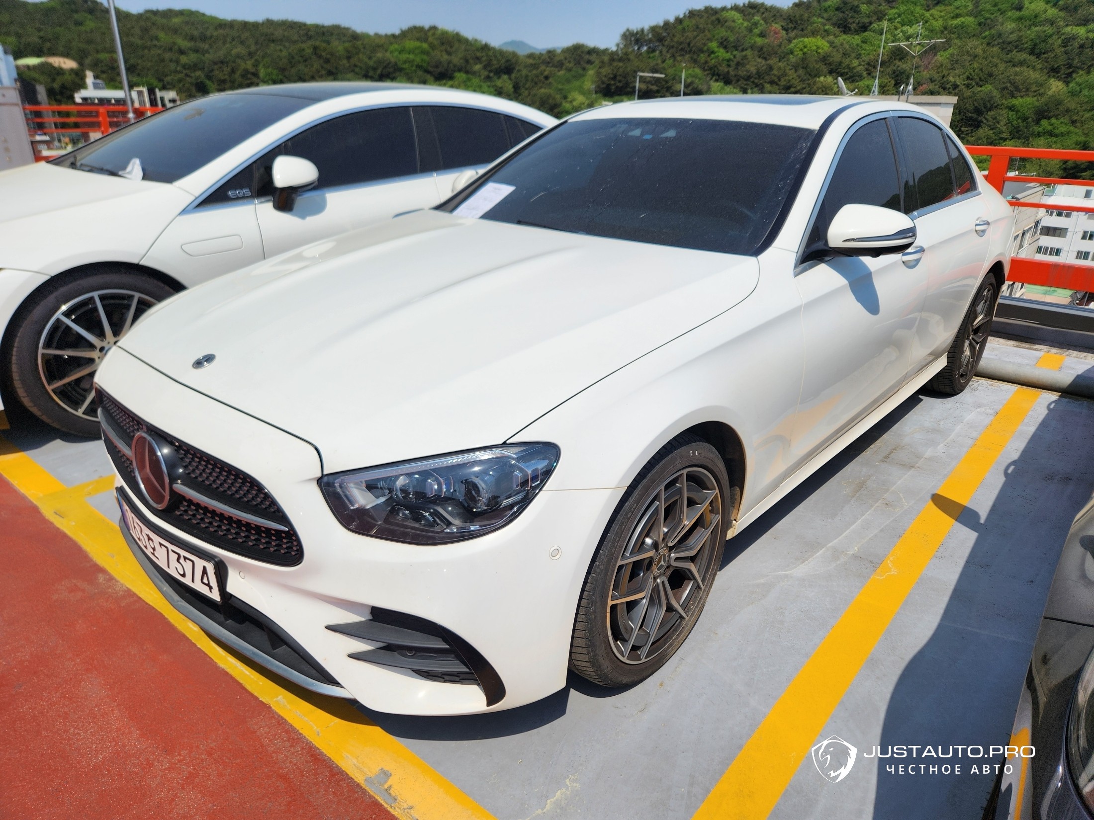 Автомобиль Mercedes-Benz E-Class