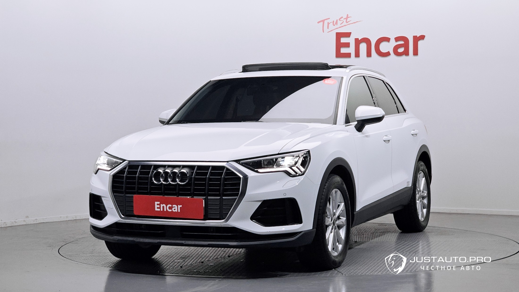 Автомобиль Audi Q3