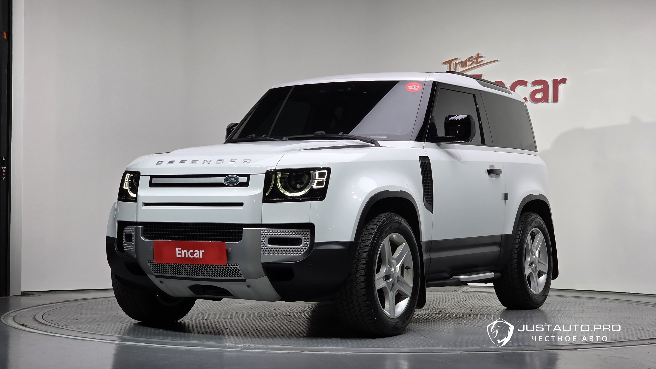 Автомобиль Land Rover Defender