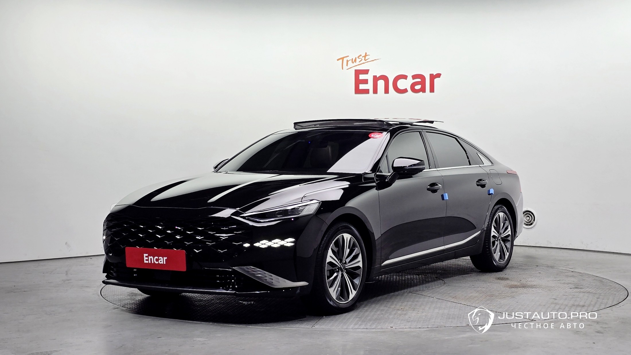 Автомобиль Kia K8