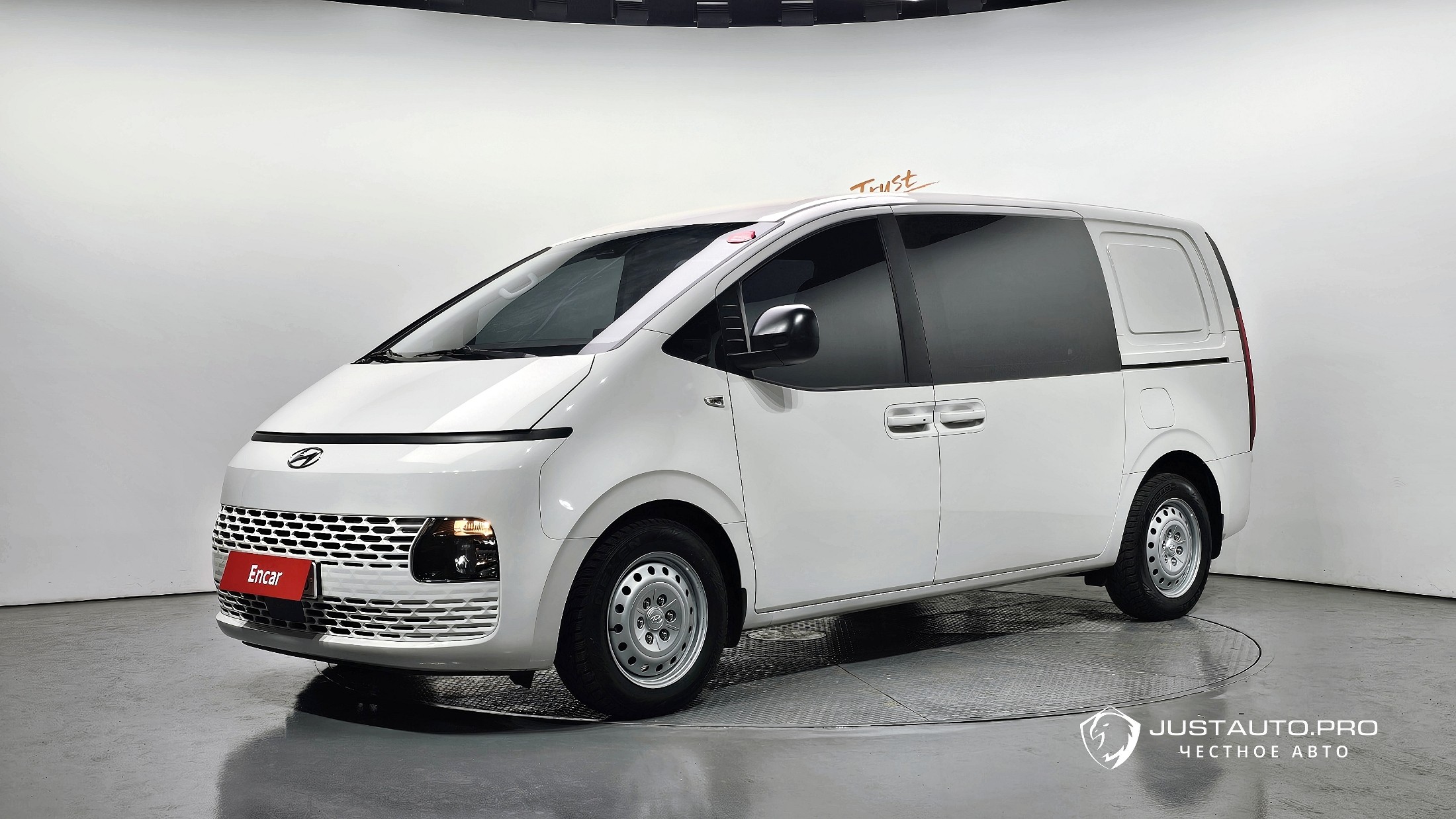 Автомобиль Hyundai Staria