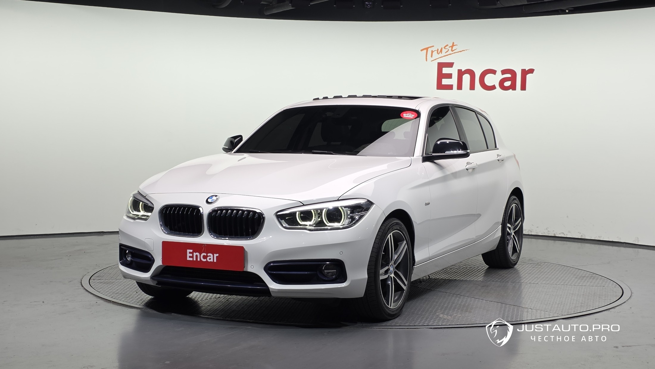 Автомобиль BMW 1-Series