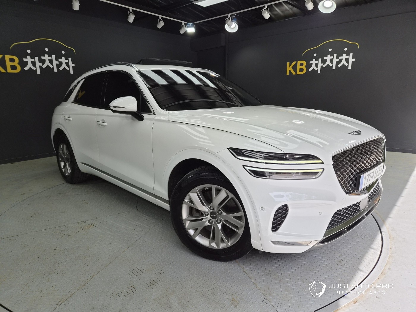 Автомобиль Genesis GV70