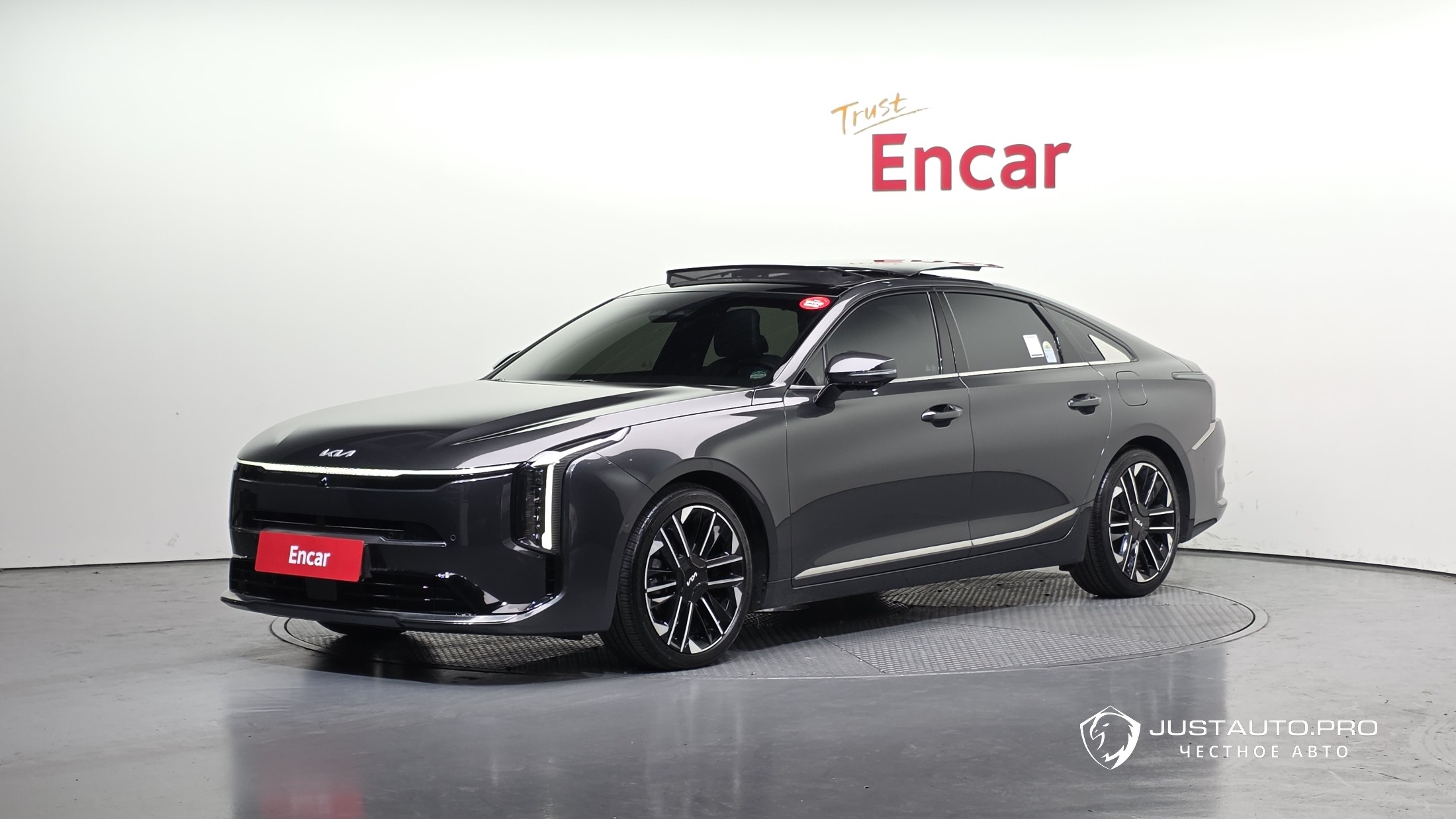 Автомобиль Kia K8