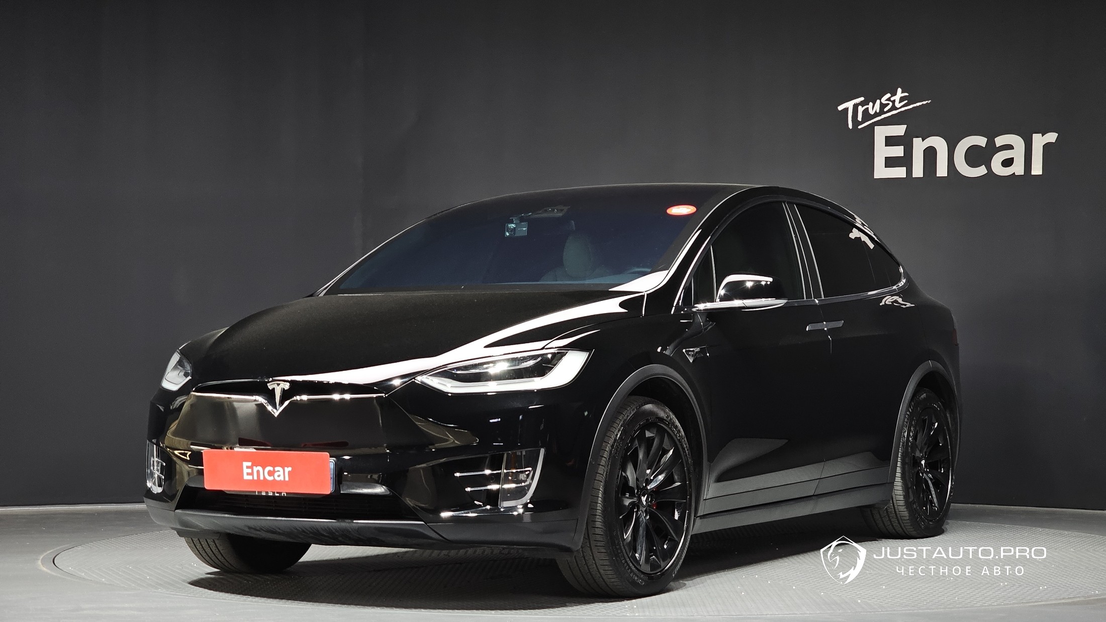 Автомобиль Tesla Model X