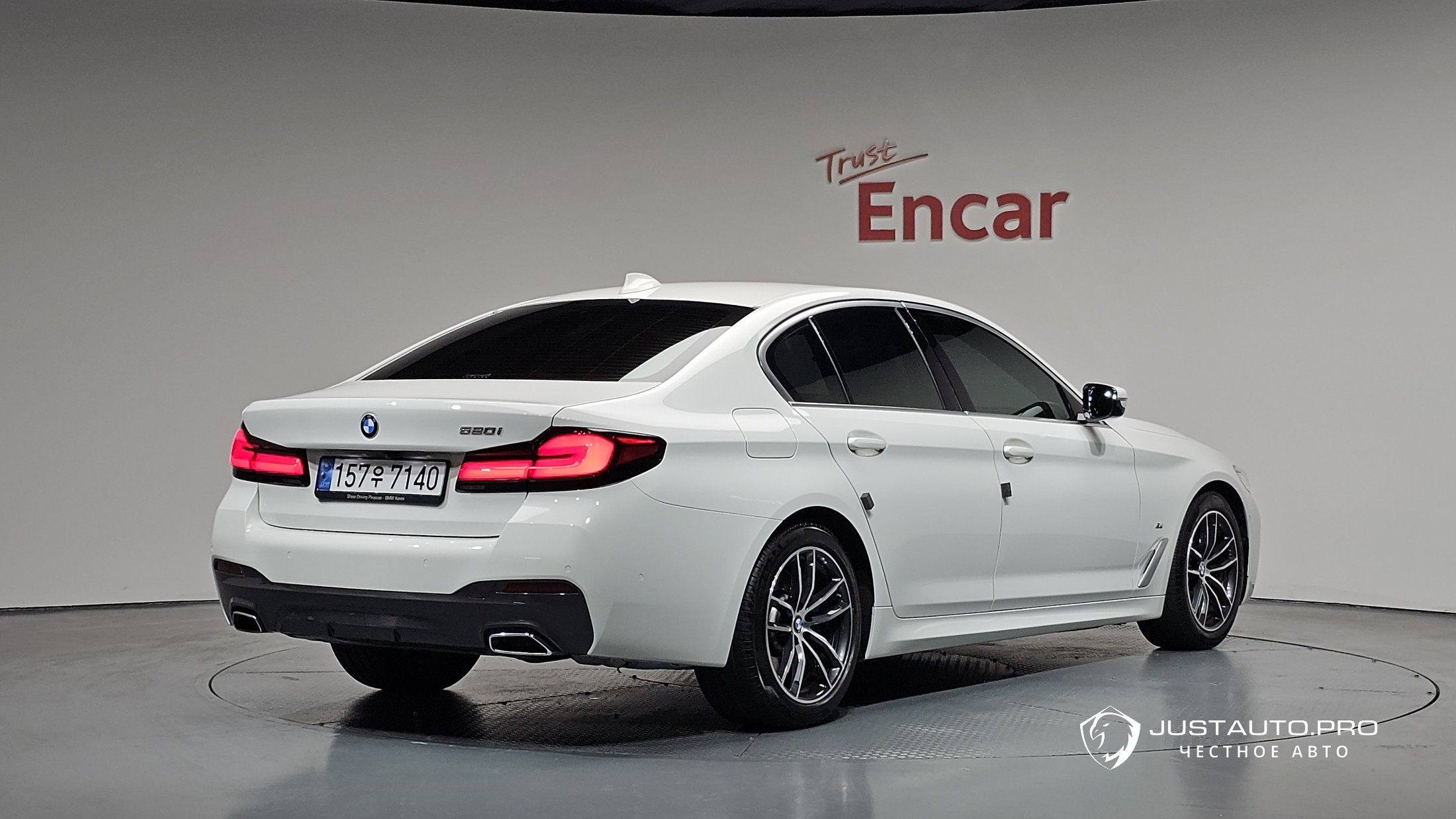 Автомобиль BMW 5-Series