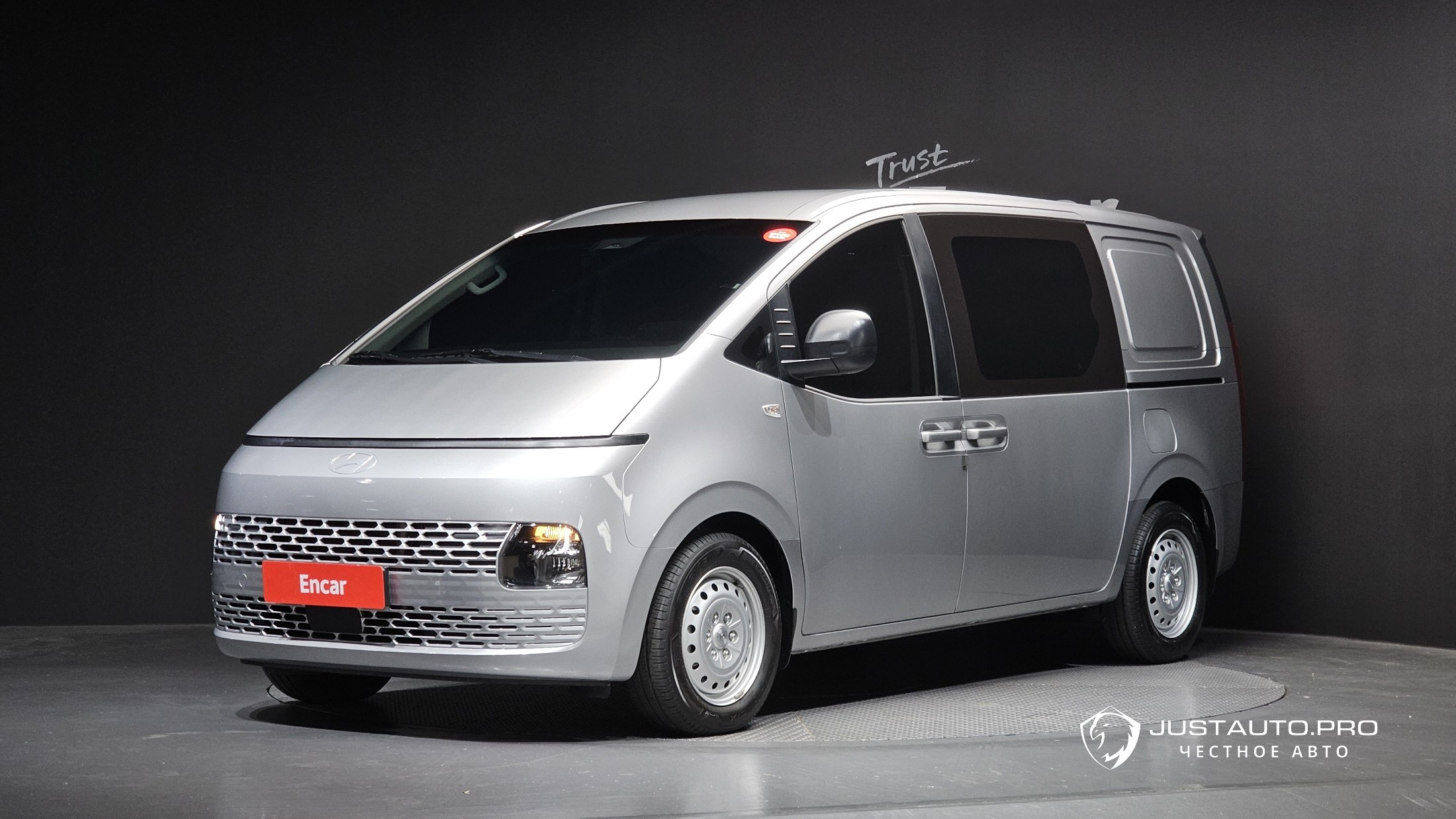 Автомобиль Hyundai Staria
