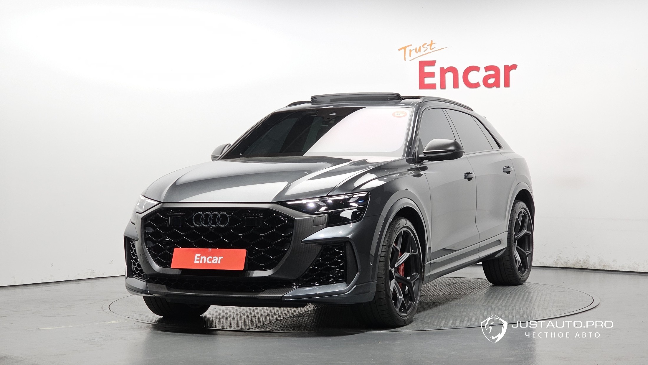 Автомобиль Audi RSQ8