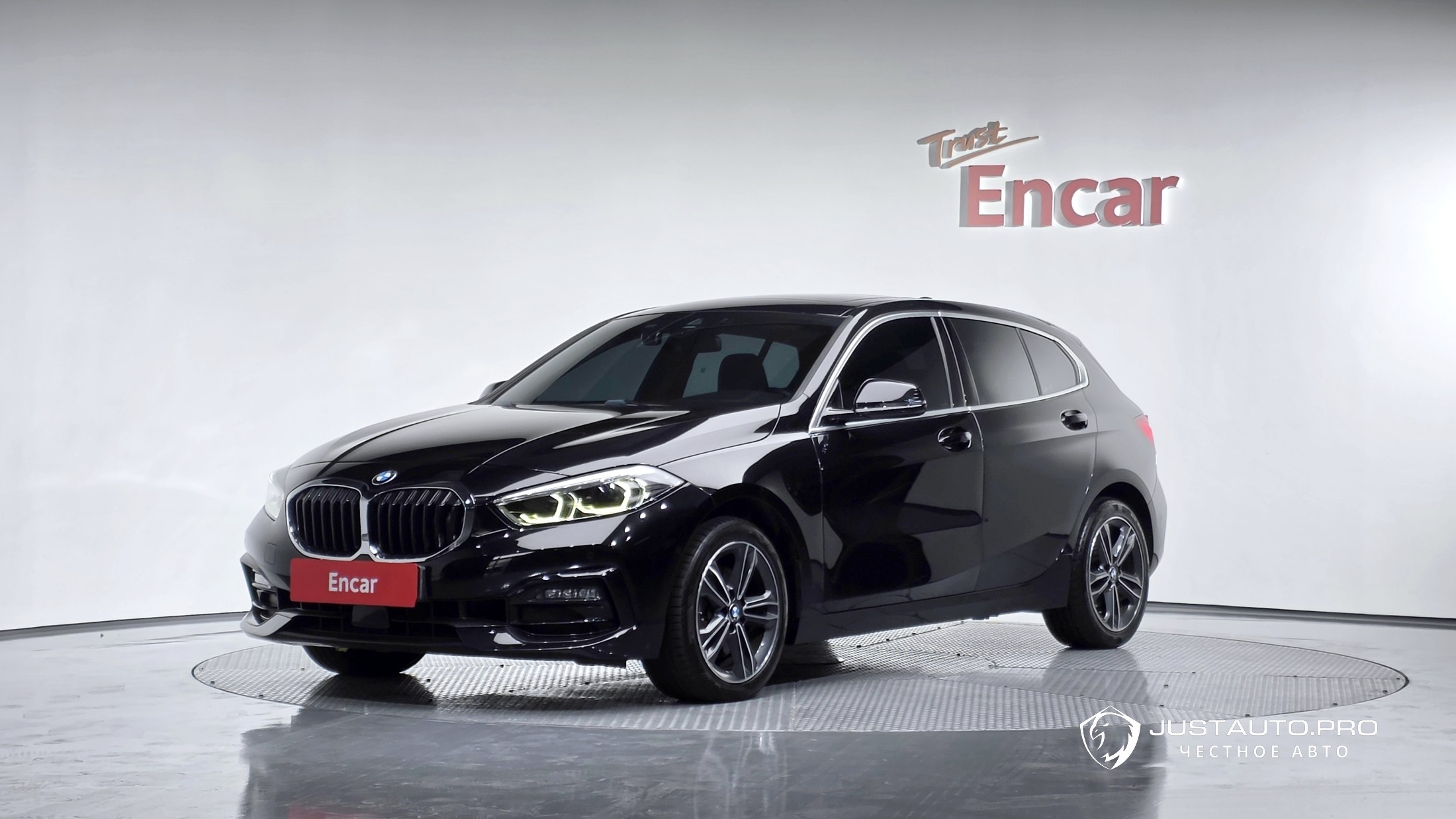 Автомобиль BMW 1-Series