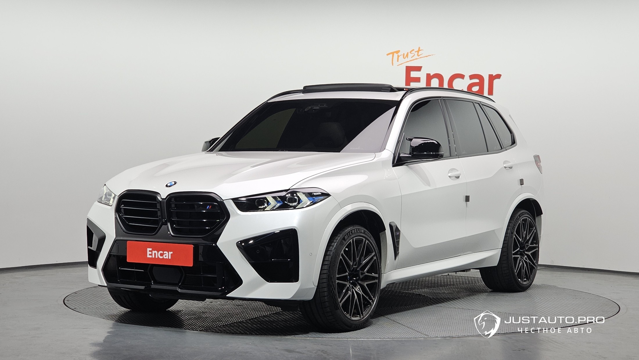 Автомобиль BMW X5M