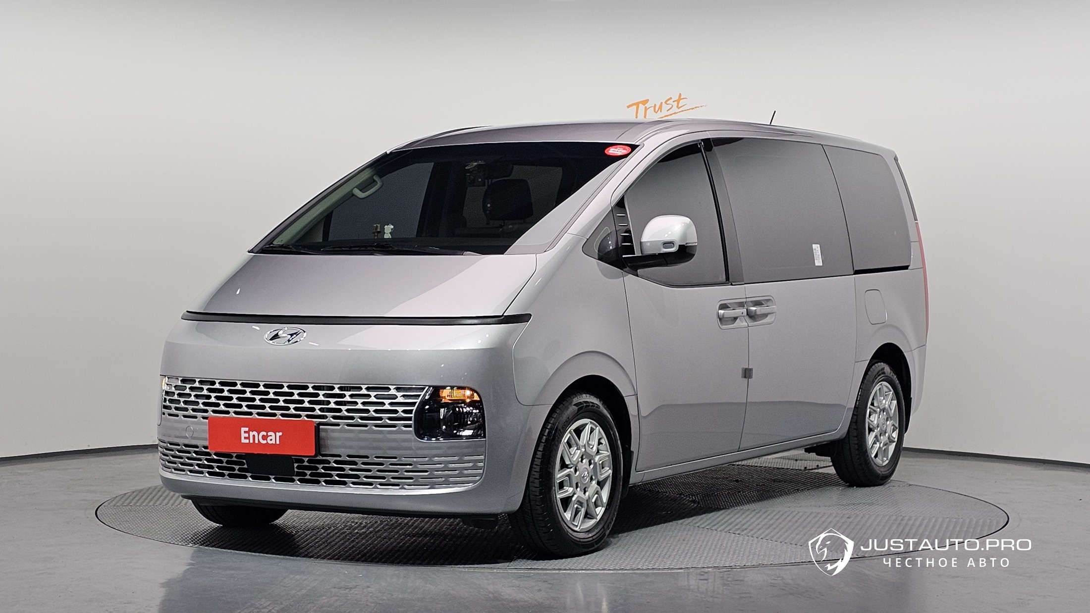 Автомобиль Hyundai Staria