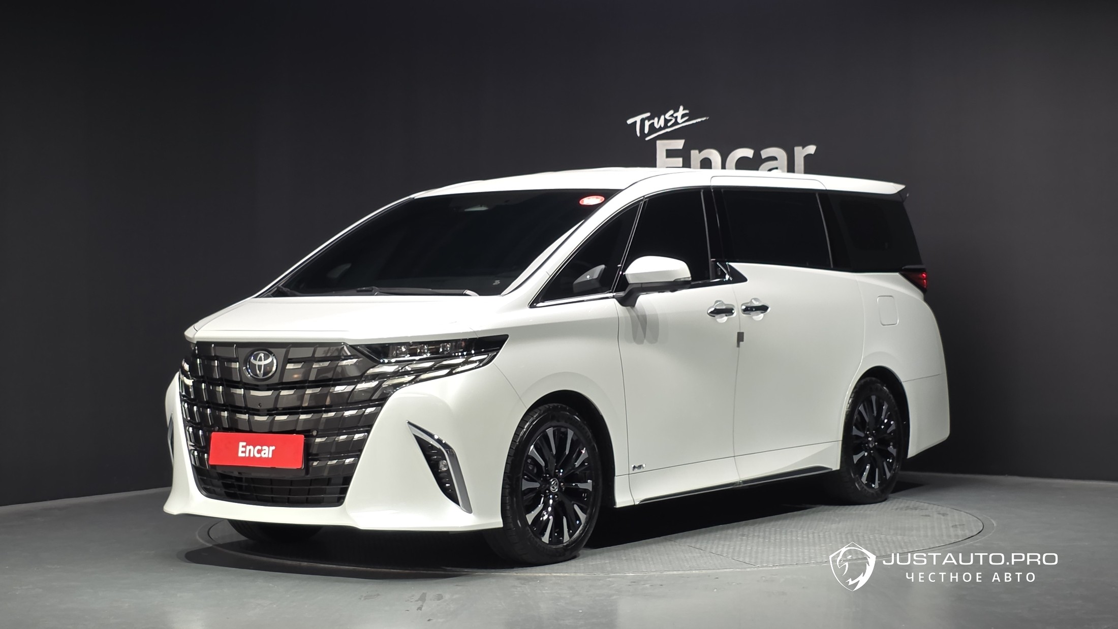 Автомобиль Toyota Alphard