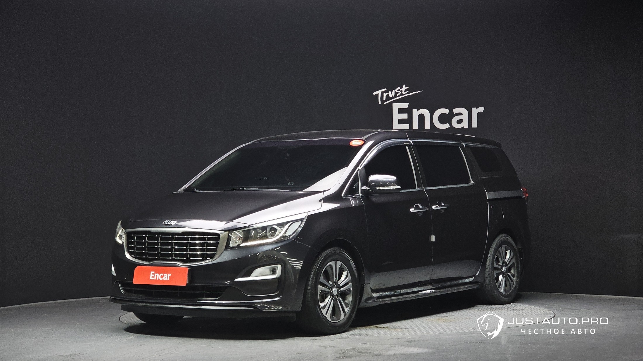 Автомобиль Kia Canival