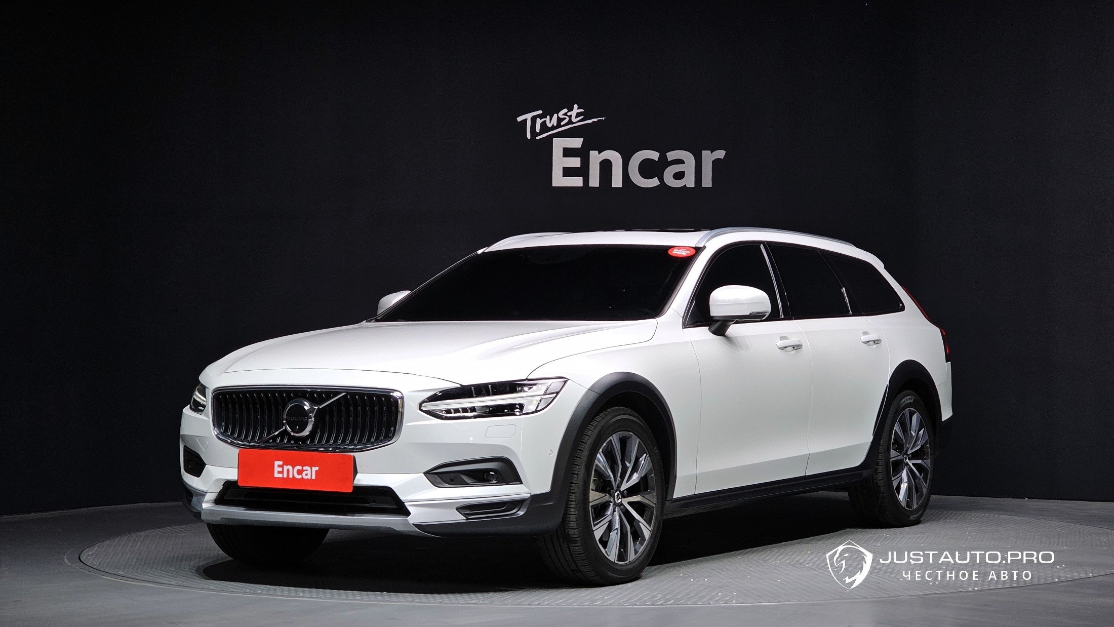 Автомобиль Volvo V90