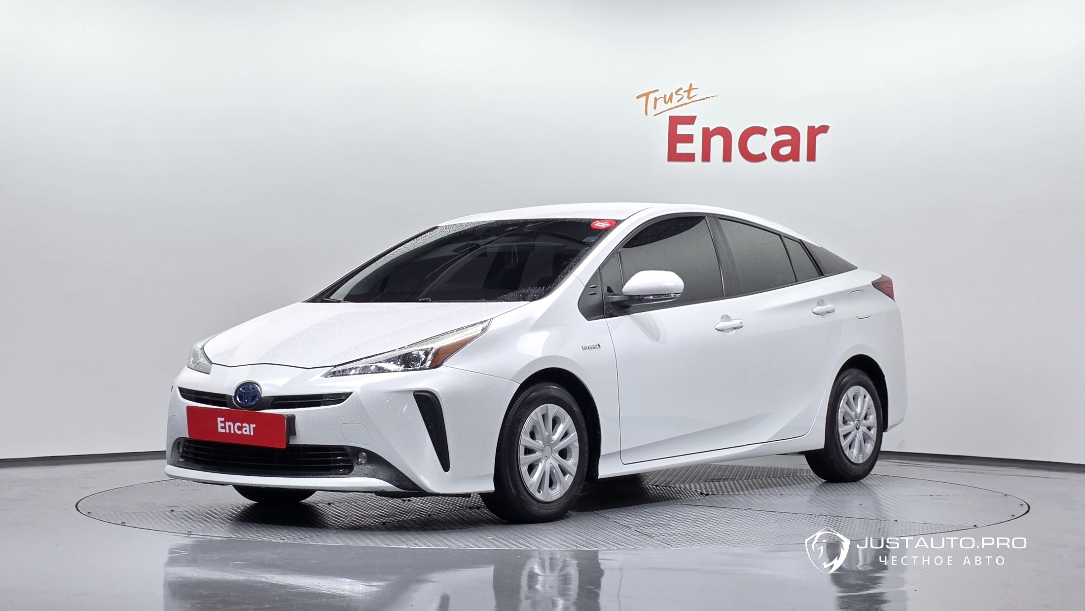 Автомобиль Toyota Prius