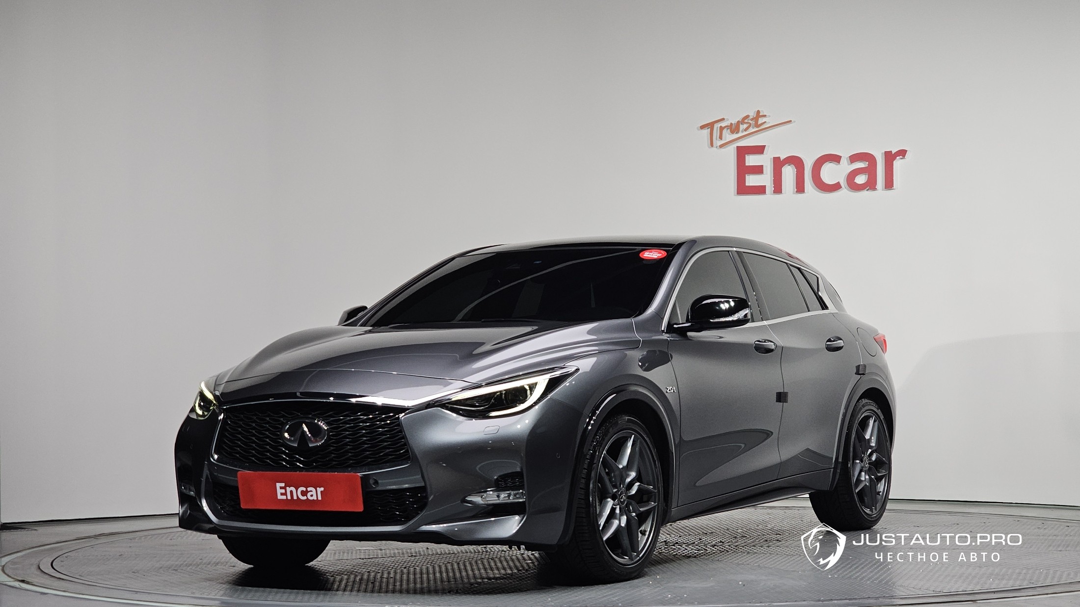 Автомобиль Infiniti Q30