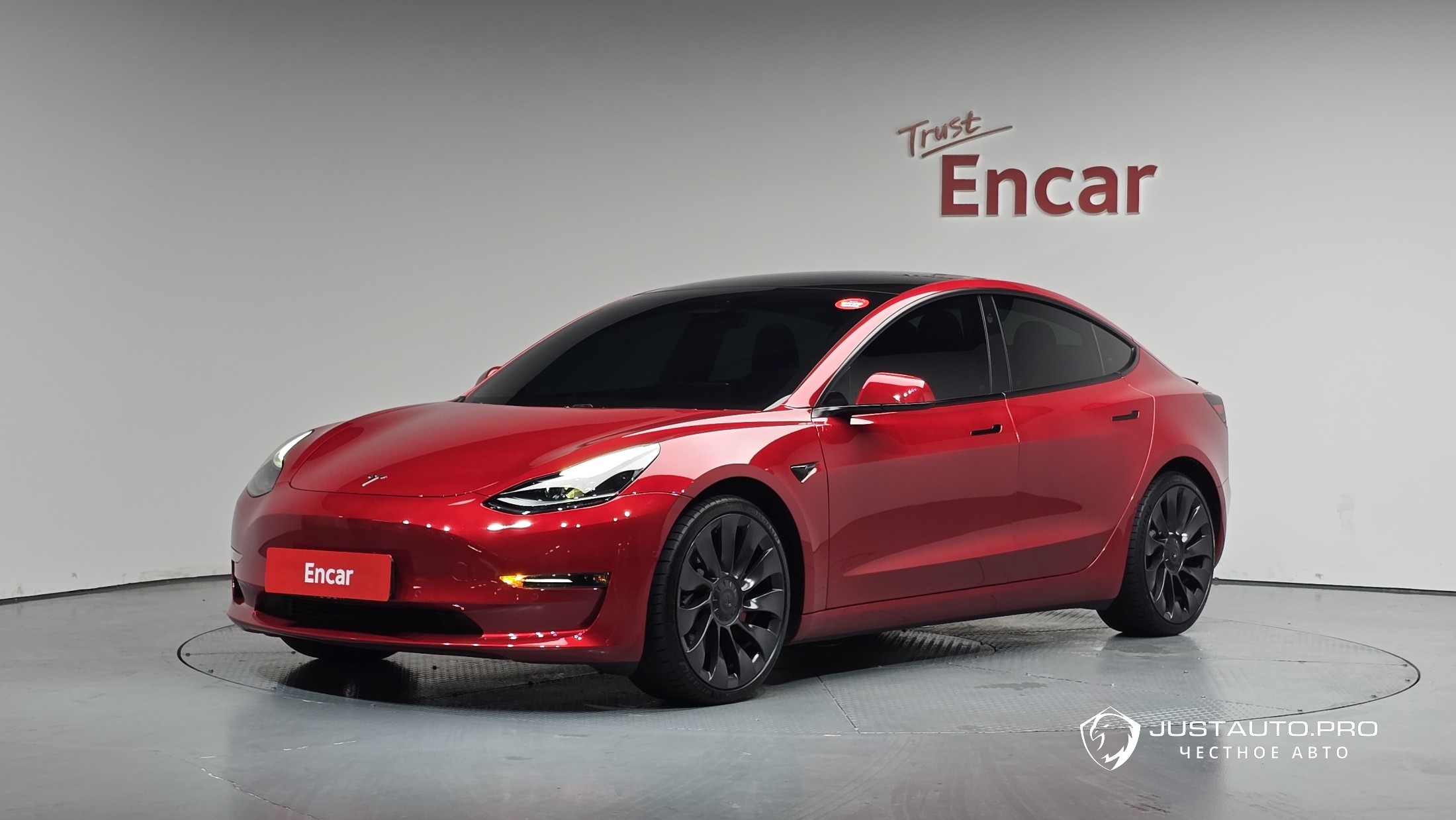 Автомобиль Tesla Model 3