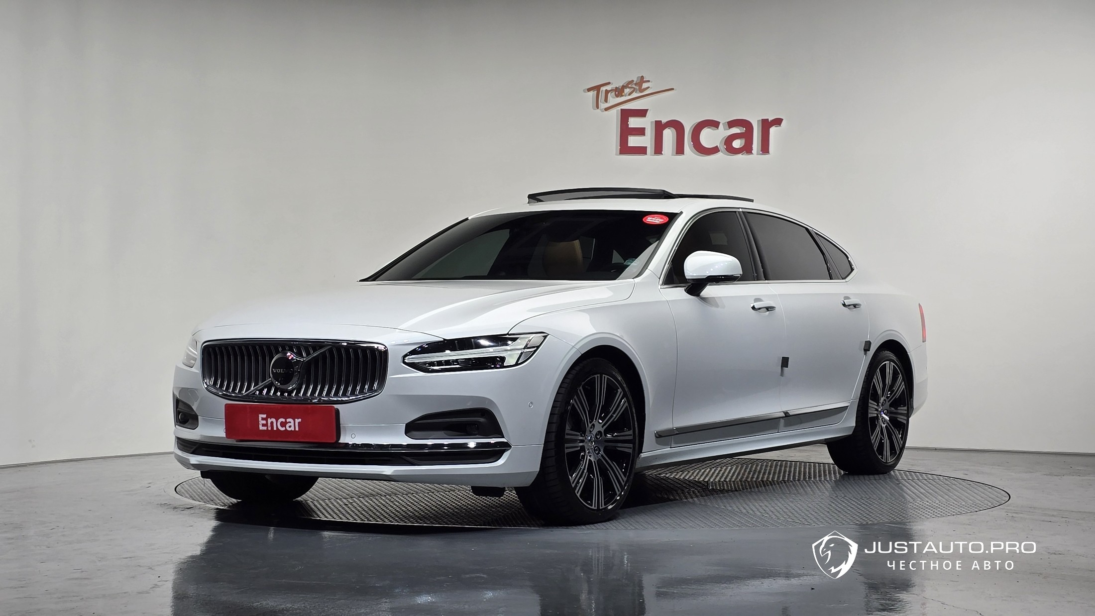 Автомобиль Volvo S90