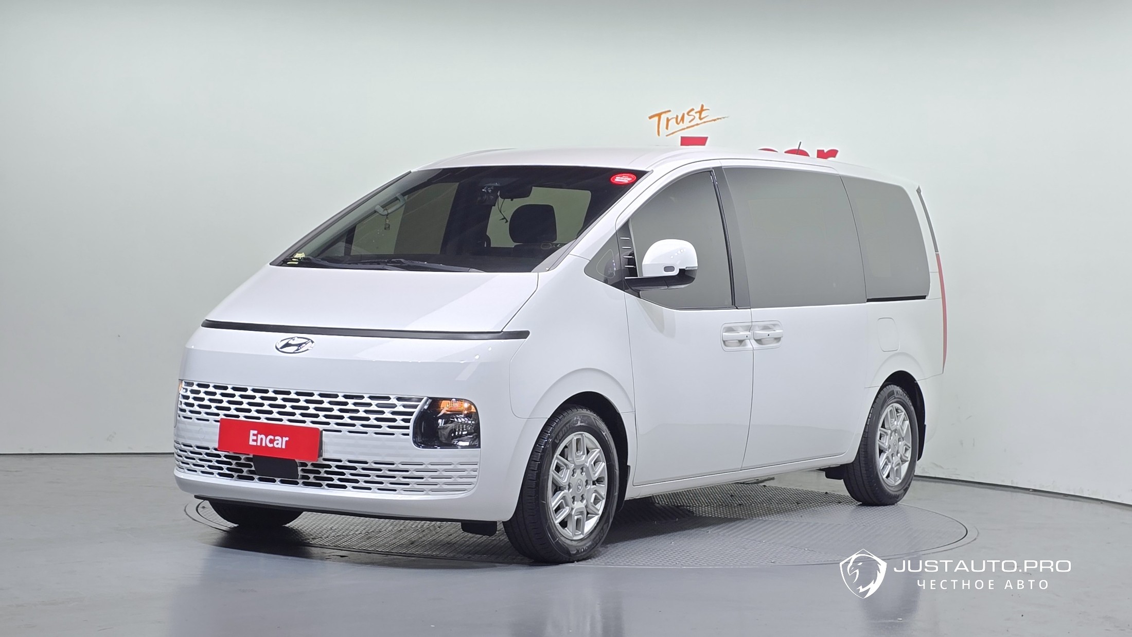 Автомобиль Hyundai Staria