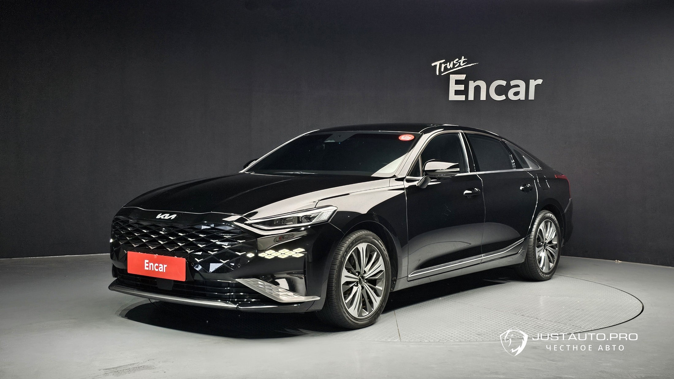 Автомобиль Kia K8