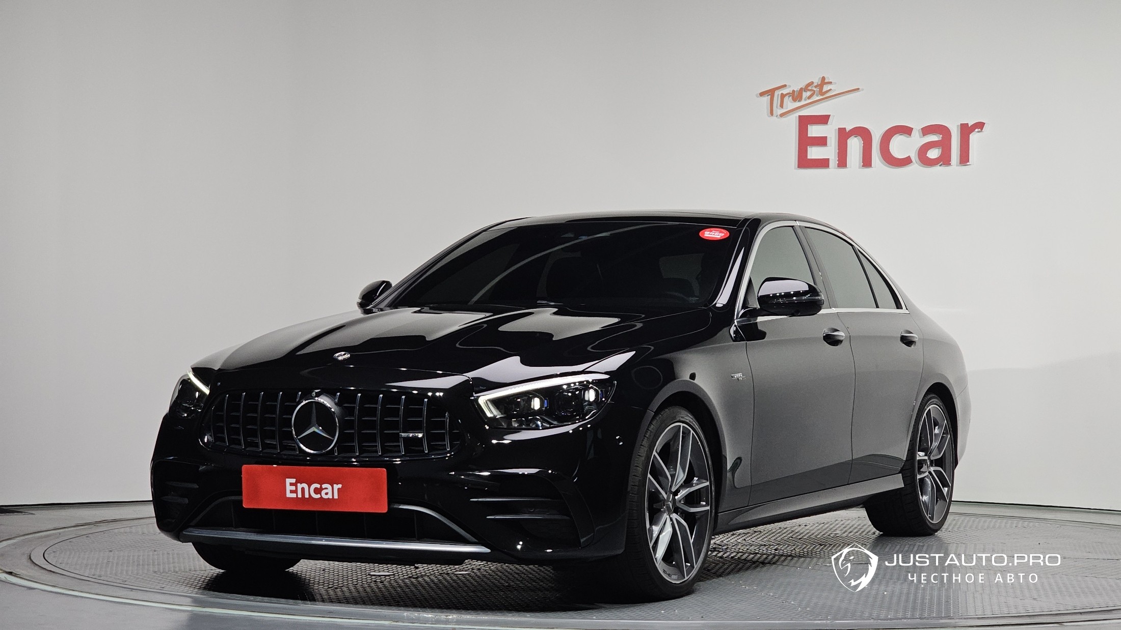 Автомобиль Mercedes-Benz E-Class
