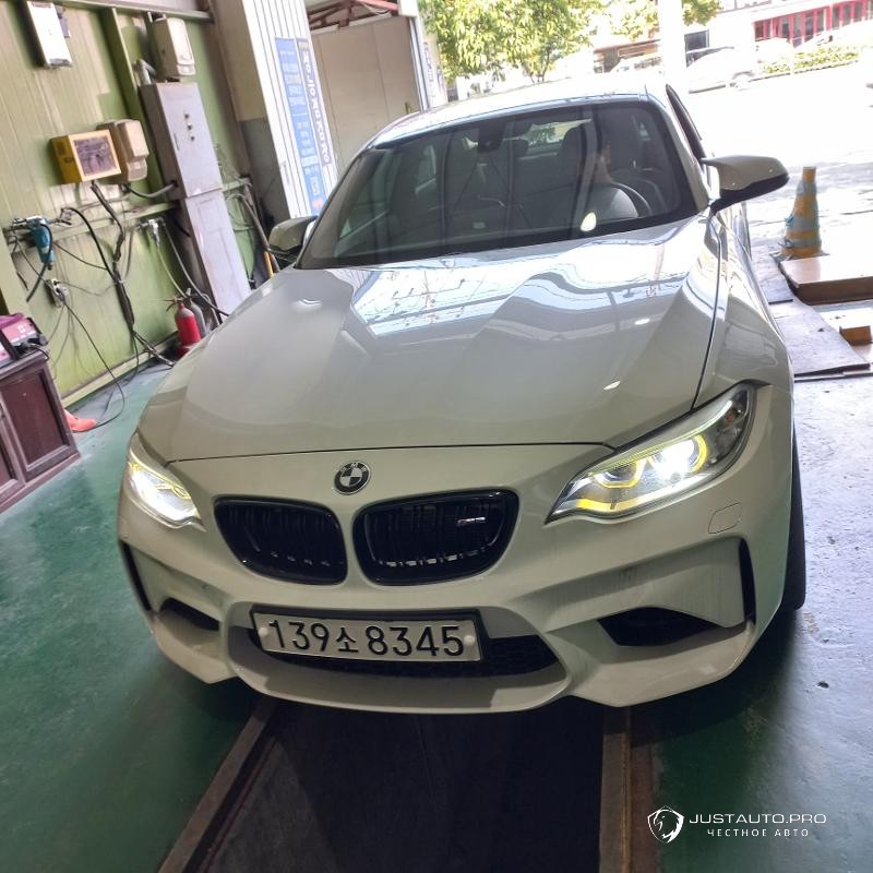 Автомобиль BMW M2