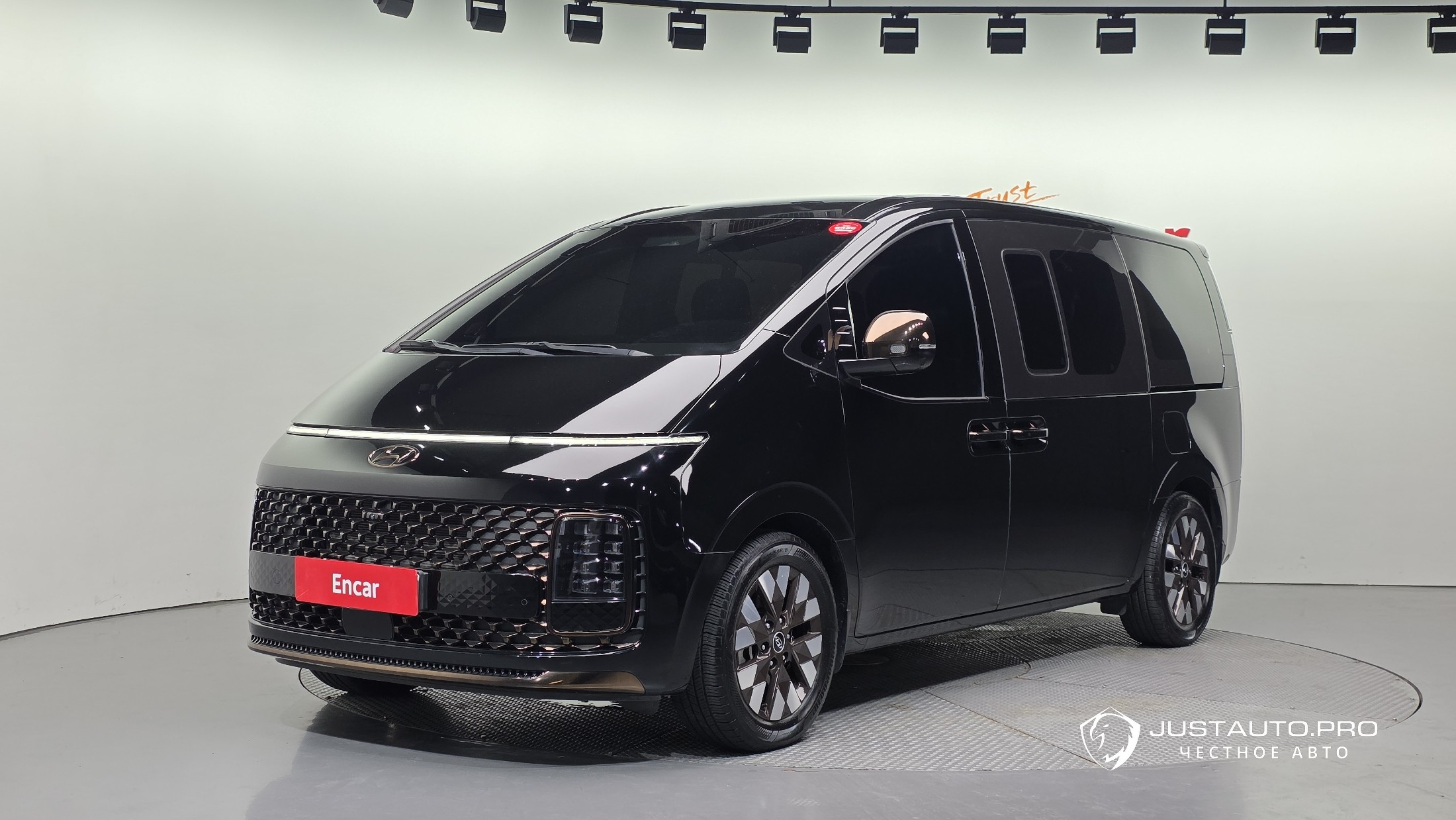 Автомобиль Hyundai Staria