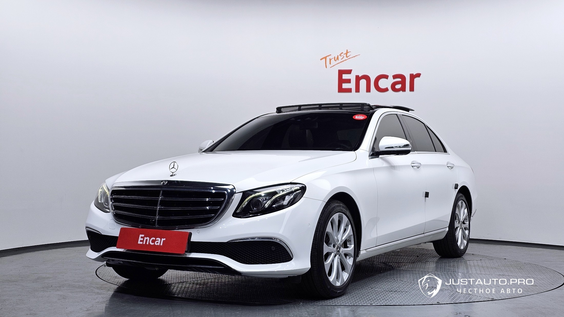 Автомобиль Mercedes-Benz E-Class