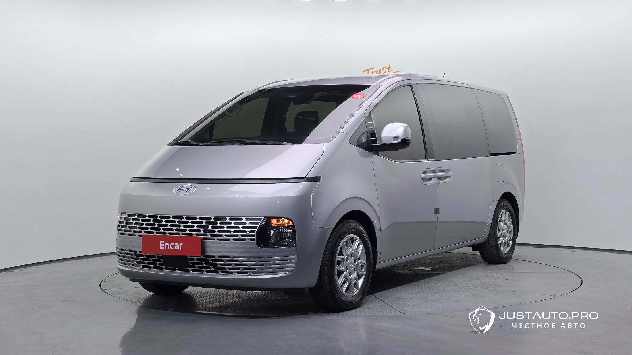 Автомобиль Hyundai Staria