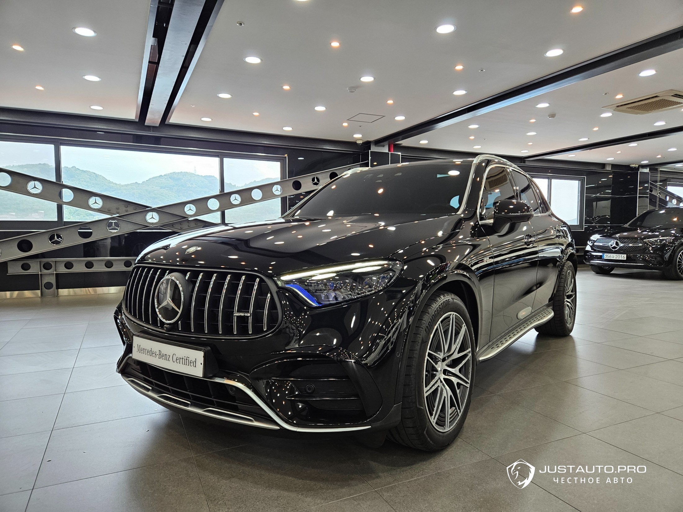 Автомобиль Mercedes-Benz GLC-Class