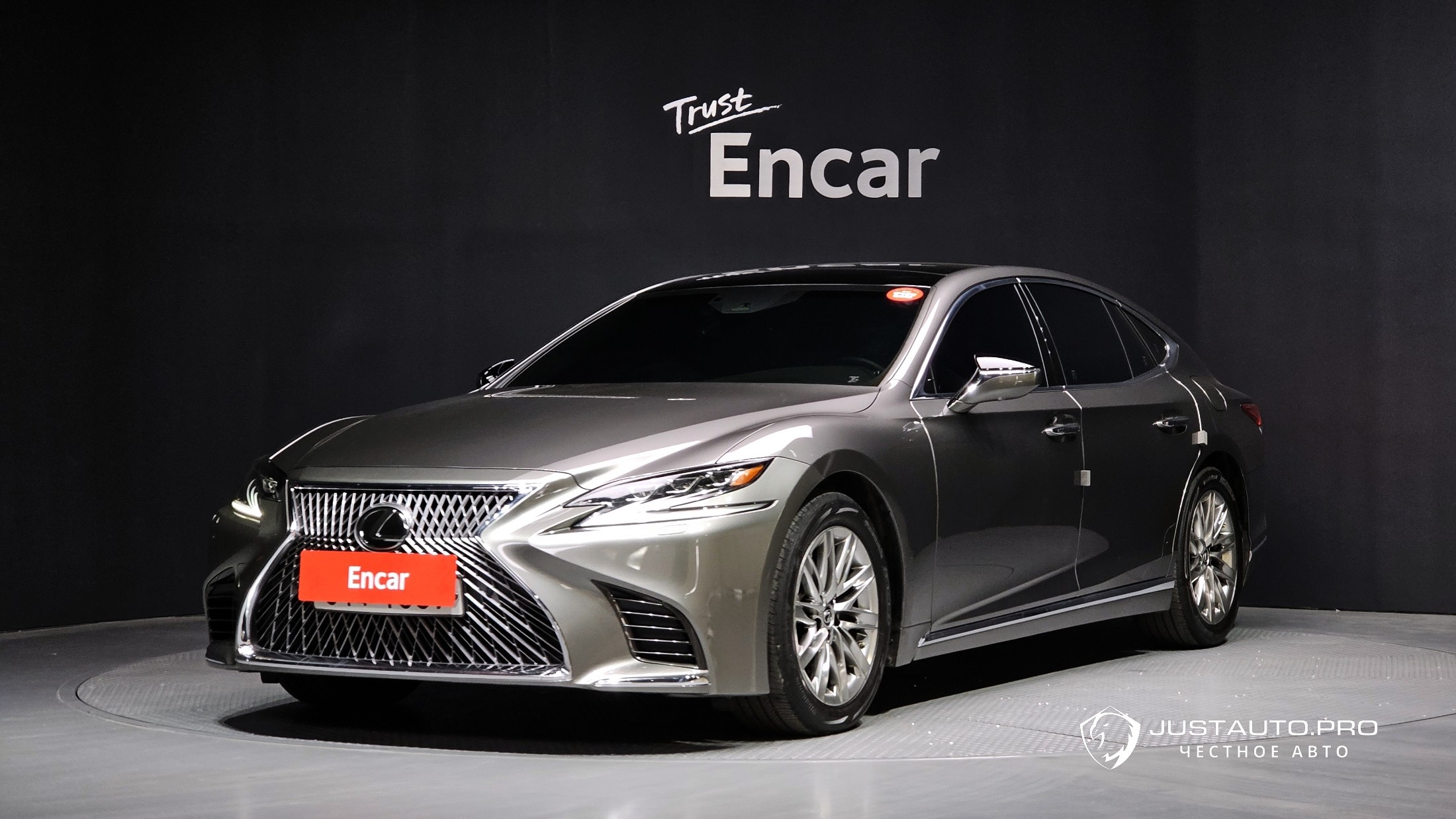 Автомобиль Lexus LS