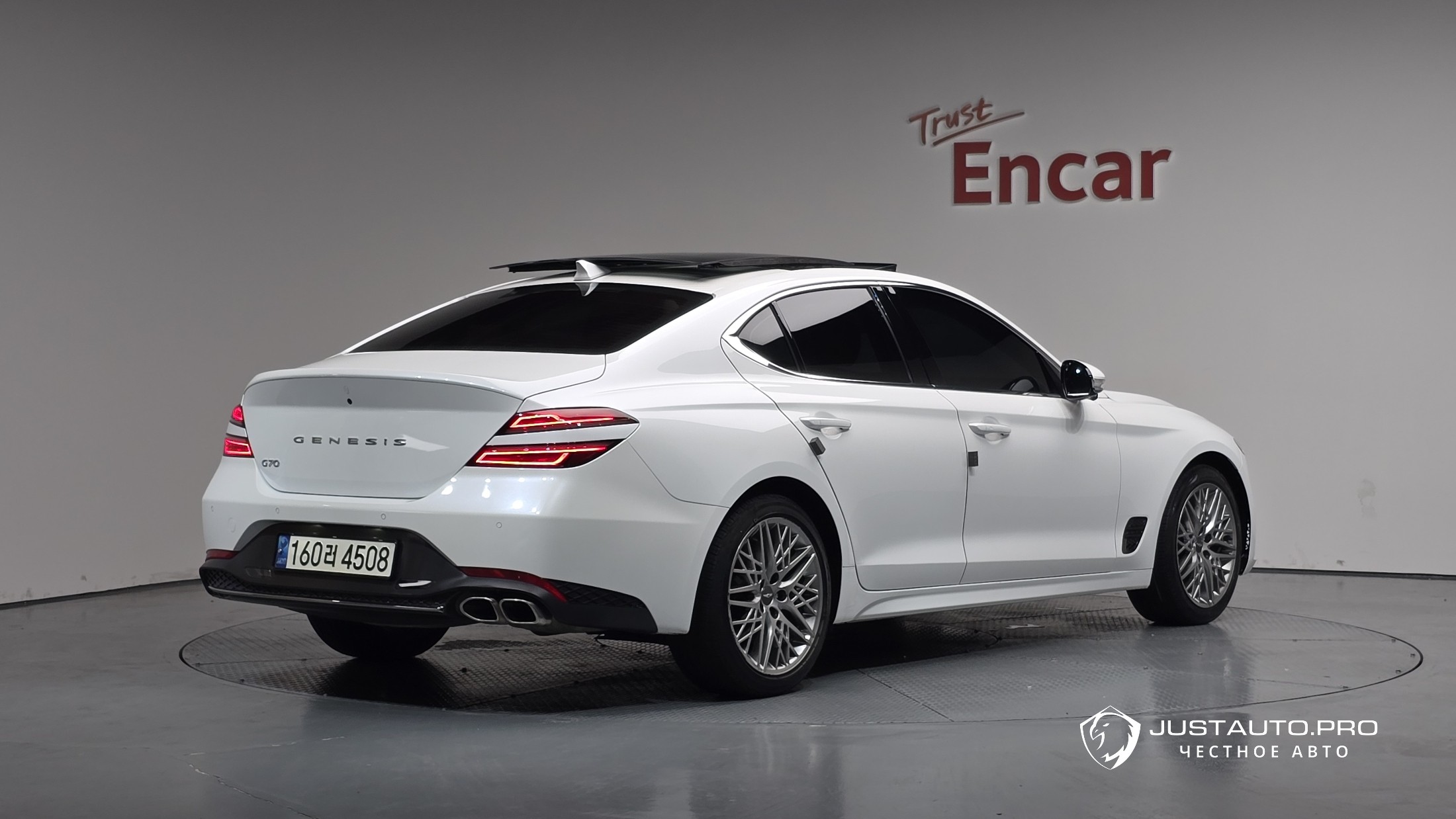 Автомобиль Genesis G70
