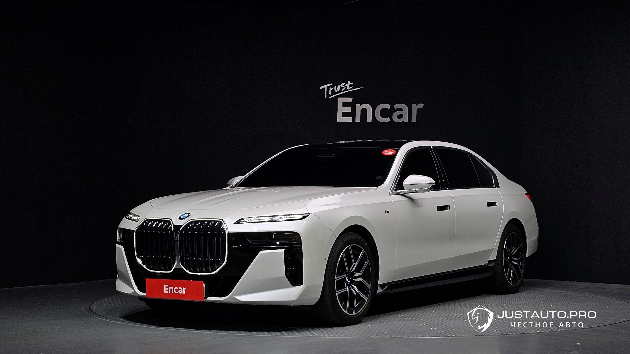 Автомобиль BMW 7-Series