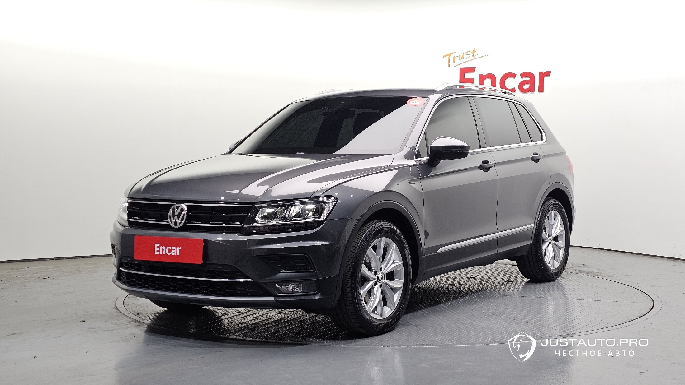 Автомобиль Volkswagen Tiguan